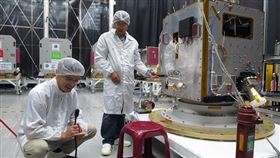 法國航太公司得標  獵風者衛星2021年升空　（圖／翻攝自國家實驗研究院國家太空中心網頁）
http://www.nspo.narl.org.tw/tw2015/projects/TRITON/status.html