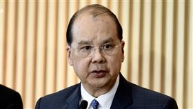 港政務司長道歉　引發警察強烈反彈香港政府再爆內訌，政務司司長張建宗（圖）26日就警方處理元朗襲擊事件的方式公開道歉後，已引發警界強烈反彈，批評他完全抹殺警察為社會治安的犧牲，還要他認真考慮「退位讓賢」。（中通社提供）中央社　108年7月27日