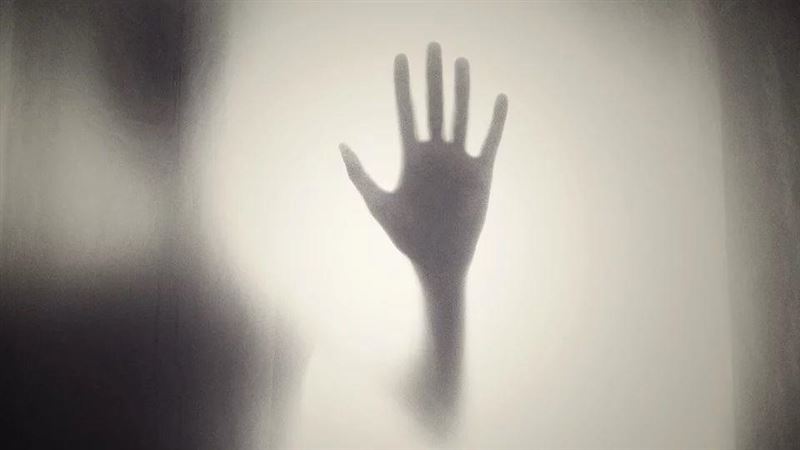 可以摸妳嗎？合作社員工掀少女衣襲胸