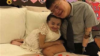 無懼的愛！玻璃娃娃戀上四肢截肢男