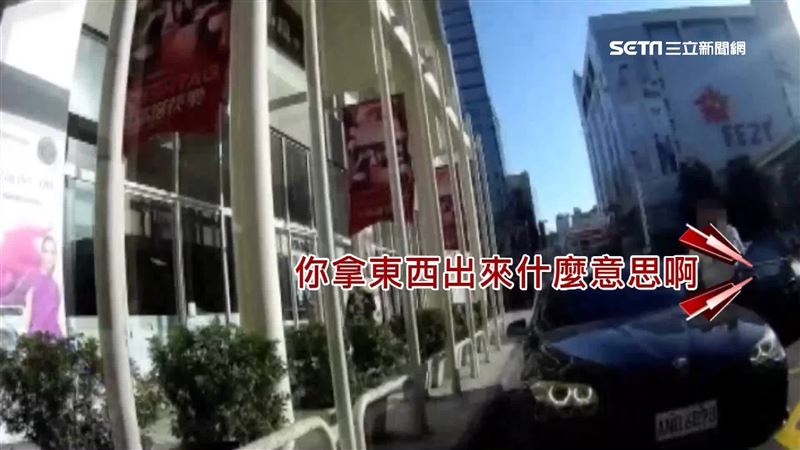 醉男想酒駕遭勸…竟KTV前暴怒推警