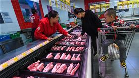 中國央行：非洲豬瘟衝擊  警惕通膨預期發散中國人民銀行（央行）16日發布第3季貨幣政策執行報告指出，整體來看，豬瘟疫情等造成的供給衝擊尚需一定時間平復，短期內消費物價仍面臨上漲壓力。（中新社提供）中央社 108年11月16日