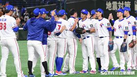 ▲12強中澳戰，中華隊贏球球員慶祝。（圖／記者王怡翔攝影）