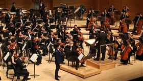 文化外交 北市交響樂團赴美演奏創團50週年的台北市立交響樂團美東時間15日晚間在美國史翠摩爾音樂中心舉辦演奏會，吸引大批民眾前往聆聽，充分展現台灣外交軟實力。中央社記者徐薇婷華盛頓攝 108年11月16日