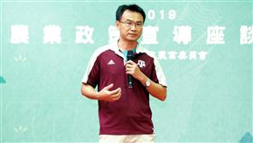 陳吉仲：將提供青農貸款5年免息　額度200萬農委會主委陳吉仲16日到嘉義參與農村青年嘉年華系列活動，並出席農業政策座談會，會中宣布針對經營一段時間且願意投資農業經營的青農，將自109年3月起，提供青農新舊貸戶於貸款期間內享5年免息，免息額度為新台幣200萬元。中央社記者黃國芳攝　108年11月16日