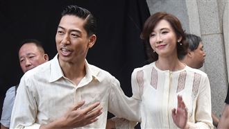 林志玲偕夫婿現身！彩排黑布增添神祕