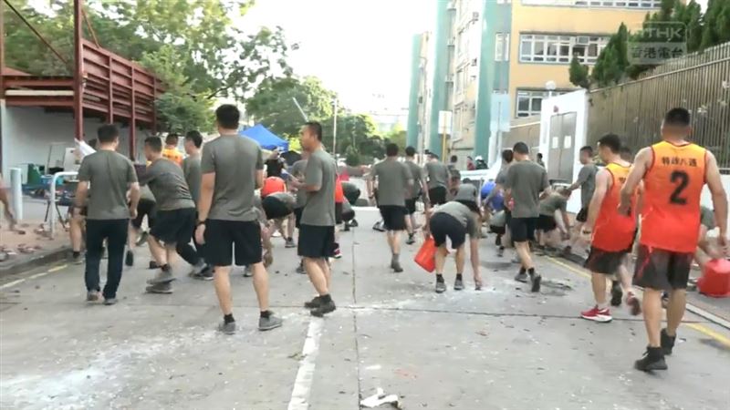 解放軍清路障　陸媒：無須過度解讀