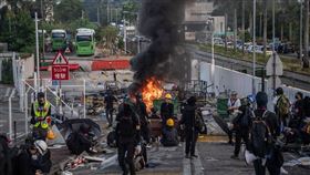 11日迄今，香港中文大學二號橋成為警察與蒙面示威者攻防的主戰場。（中通社提供）中央社　108年11月15日