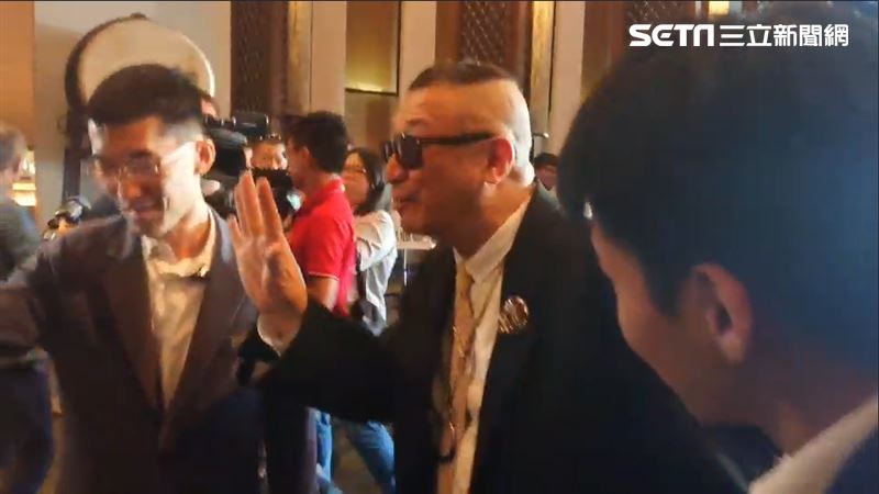林志玲婚禮倒數！洪偉明抵達搶看新娘