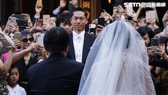 志玲哭了！AKIRA揭頭紗眼神寵溺