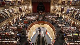 阿根廷文化藝術地標　雅典人書店　阿根廷人的藝術深植於生活中，踏進位於首都布宜諾斯艾利斯，由百年劇院建築改裝成的雅典人書店（El Ateneo），這間世界第二美書店不僅華麗，更是阿根廷文化藝術的地標。中央社記者張新偉攝　108年2月8日