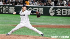▲世界棒球12強賽日本隊旭日旗韓國隊山本由伸。（圖／記者王怡翔攝影）