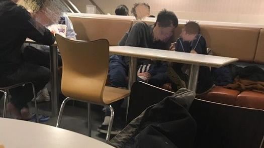 吵！屁孩手機放音樂　他請出谷歌小姐