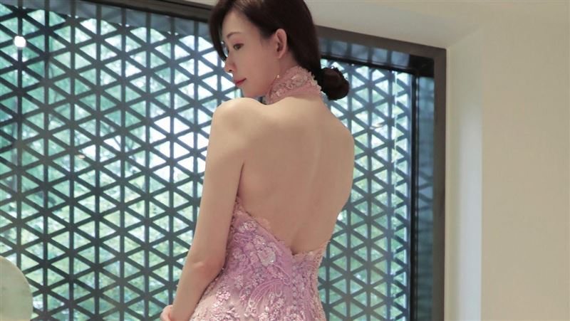 志玲送客禮服美呆！隨歌聲襯幸福光暈