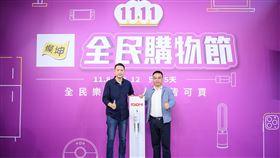 燦坤總經理李佳峰辭職3C通路商燦坤18日發布重大訊息宣布，總經理李佳峰（左）因個人規劃為由提出辭職申請。圖為李佳峰日前參加燦坤全民購物節活動記者會。（燦坤提供）中央社記者吳家豪傳真  108年11月18日