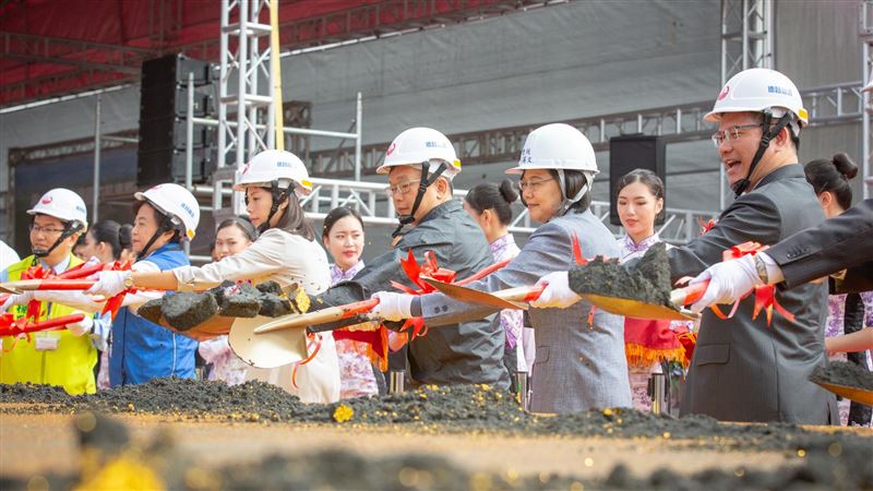 台中機場改善工程　小英：航太起手式