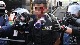 香港示威民眾濺血（圖／翻攝自Stand News 立場新聞）