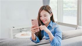 電信業攜手3C通路  擴大居家商機台灣之星18日宣布，攜3C通路雙霸主「燦坤、全國電子」，擴大結盟 搶攻居家商機。（台灣之星提供）中央社記者江明晏傳真  108年10月18日