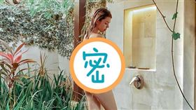 Kimberlly在峇里島洗澡不忘放送火辣身材。（圖／翻攝自Kimberlly IG）