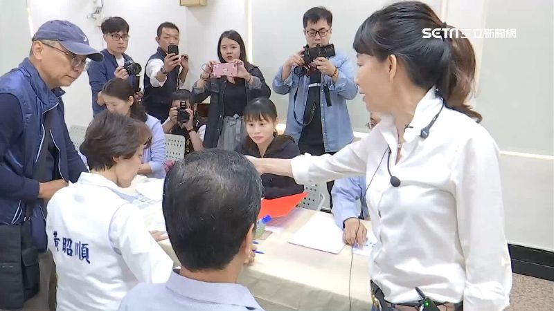 黃昭順不屑握手！無視郭新政超尷尬