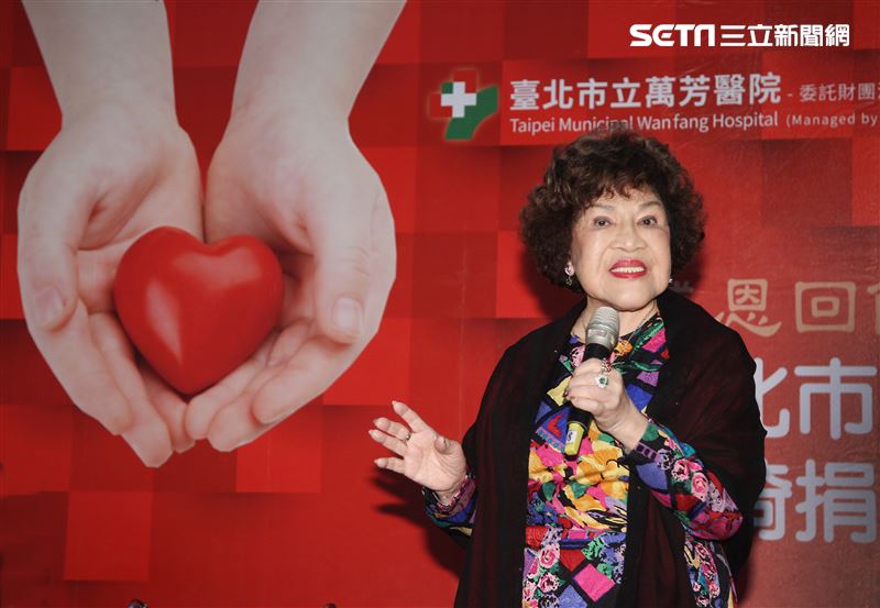 周遊獅子會捐贈108台輪椅給萬芳醫院。（記者邱榮吉/攝影）