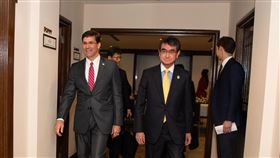 日本防衛大臣河野太郎,美國國防部長艾斯培（Mark Esper），日美防長會談 認為有必要強化日美韓合作　（圖／翻攝自推特）
https://twitter.com/EsperDoD