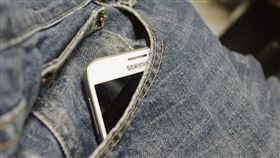 手機,信用卡,口袋,獅子王,誤觸(Pixabay)