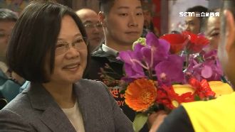 神明認證！小英獲青山宮王爺贈護台瓜