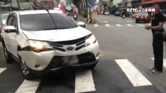 高中生為趕公車闖紅燈　下秒慘遭撞飛