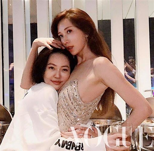 小S婚禮後喊話林志玲「演藝圈不是很重要」 網讚:真好友(圖/翻攝自小S 徐熙娣臉書)