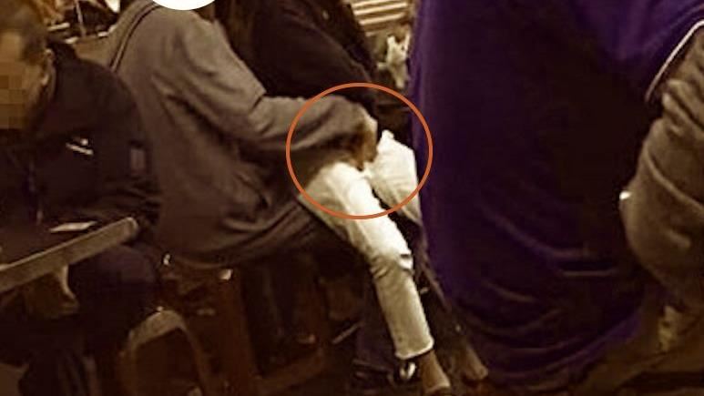 直擊！幼女坐腿上⋯中年男出手「摳」