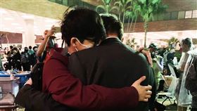 百高中生困！港30位校長衝理大勸降　學生痛哭：不想放棄（圖／立場新聞）