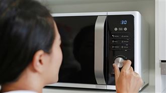 站在微波爐前安全嗎？　聽專家怎麼說