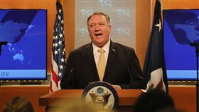 蓬佩奧關切香港理大衝突  喊話要林鄭獨立調查美國國務卿蓬佩奧（圖）美東時間18日針對香港情勢發表聲明，不只對香港理工大學警民衝突對峙表達嚴重關切，也對香港特首林鄭月娥公開喊話，希望她對示威運動展開獨立調查。中央社記者徐薇婷華盛頓攝  108年11月19日