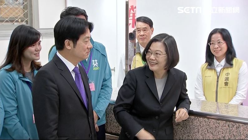 韓國瑜諷借殼上市　小英超暖心再回應