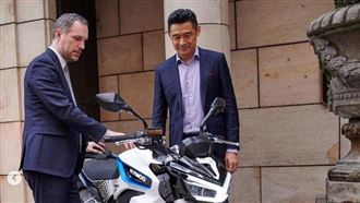 光陽電動車驚艷捷克　市長成頭號車迷