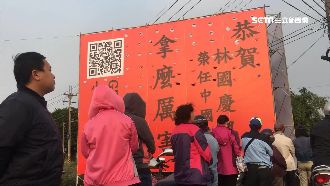 酸林國慶看板被拆！小商人嗆拆一送十