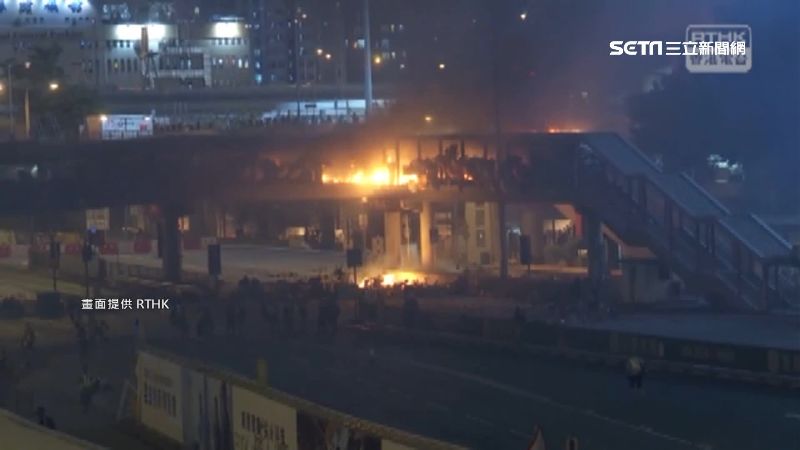 香港警署前投汽油彈　疑縱火無人傷亡