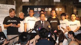 港支聯會堅持平反六四香港「六四紀念館」26日在九龍旺角重開，支聯會主席何俊仁（中前者）說，開設紀念館是要保障歷史真相，追尋「平反六四」。中央社記者張謙香港攝　108年4月26日