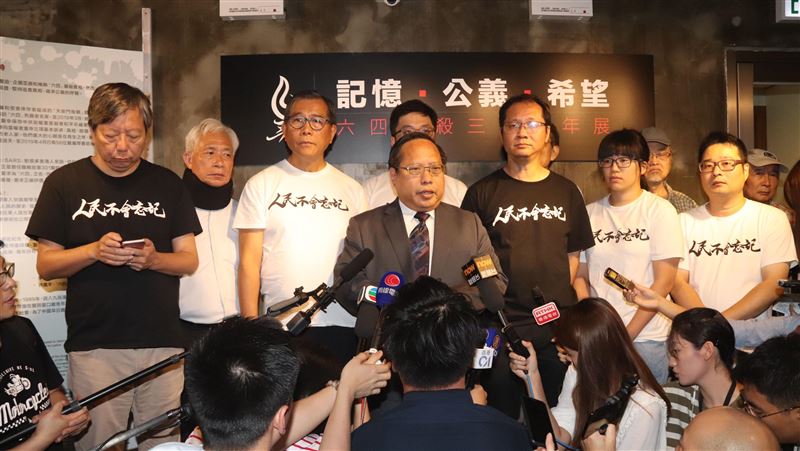 港民主黨前主席何俊仁　遭黑衣人圍毆