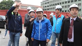 新北整建新建校舍　侯友宜盼打造良好學習環境新北市長侯友宜（中）19日視察江翠國中老舊校舍整建工程表示，未來4年任期內共花費新台幣27億元整建補強老舊校舍279棟，花57億元改建新建16校的校舍，希望打造良好的學習環境。中央社記者王鴻國攝　108年11月19日