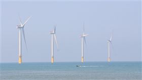海洋風電離岸風場啟用　發電量年供12.8萬戶由沃旭能源、JERA（台灣捷熱能源股份有限公司）、麥格理綠投資集團及上緯投控共同開發的海洋風電離岸風場（Formosa 1）12日完工啟用，未來總發電容量128百萬瓦（MW），每年可供應12.8萬戶家庭使用。中央社記者管瑞平攝　108年11月12日