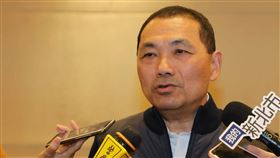 侯友宜：事務官不希望淪為選舉口水戰目標新北市長侯友宜（圖）20日主持市政會議後接受媒體聯訪表示，感謝台商在新北落實投資新台幣1061億元，也感謝中央聽進建議協助工業區立體化，解決台商或外商投資的困難。他說，事務官不希望淪為選舉口水戰目標。（市府提供）中央社記者黃旭昇新北傳真  108年11月20日