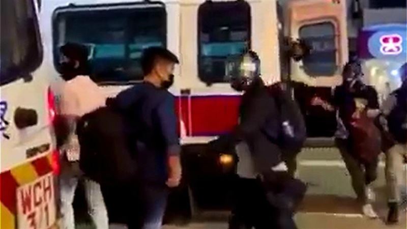 抓到了！港警「喬裝」示威者畫面曝光