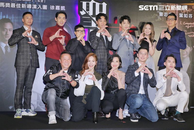 《聖人大盜》首映會，全體演員合影。（圖／記者林士傑攝影）