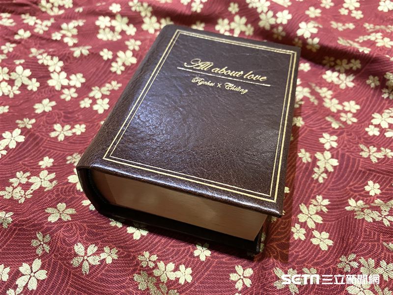 林志玲和AKIRA世紀婚禮伴手禮。（圖／記者林聖凱攝影）