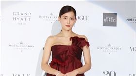 綾瀨遙參加「VOGUE JAPAN WOMEN OF THE YEAR」
（圖／翻攝自微博）