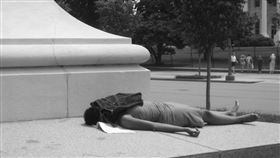 遺體https://www.flickr.com/photos/roeshad/519136773/in/photolist-MSHh2-24kiZjY-uHjFs-4YeuGT-SVXqUb-HPsebm-4YFBAg-xhfc5U-zGRJJF-Agirvf-2dHDMKi-y1YBBY-rXX82V-AcgEp6-whqmfq-xTVJLs-xwKfwv-vYZqDk-L9Kx8n-vZcS