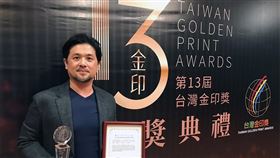 18年親子塗鴉集結成書  邱德宏獲金印獎肯定作家兼製書職人邱德宏將自己與3個小孩18年來的塗鴉作品，以及日常親子對話編輯成冊，這本「孩子的怪獸」獲台灣金印獎肯定。（邱德宏提供）中央社記者郝雪卿傳真  108年11月20日