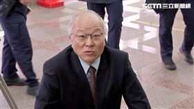 邱毅到中選會登記，代表新黨參選不分區立委，郭冠英也一起現身，還自稱是代表共產黨，來監督台灣選舉，帶您來看最新現場。